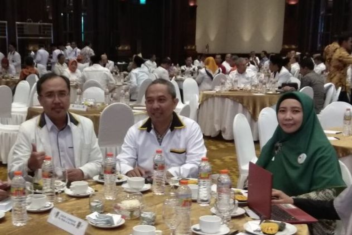 Calon Wakil Gubernur NTB, Sitti Rohmi Djalillah (kanan)