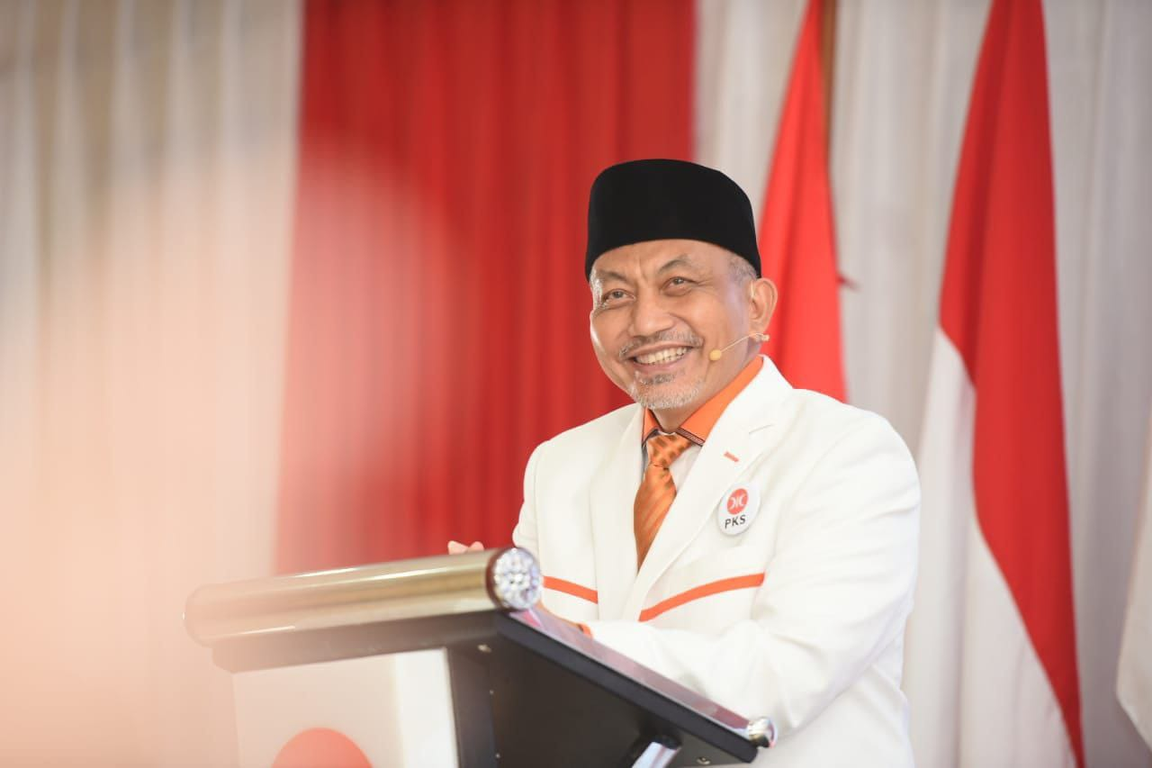 Presiden PKS Ahmad Syaikhu memberikan pidato politik dalam Musyawarah Wilayah serentak se-Indonesia, Ahad (27/12/2020) (PKSFoto)