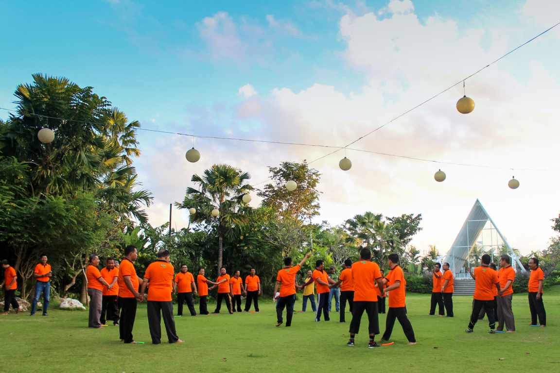 Oleh raga untuk menjaga kebugaran peserta dan game kekompakan merupakan salah satu dalam rangkaian kegiatan ysng harus diikuti oleh peserta BimTek Nusa Bali.(foto:PKSFoto)