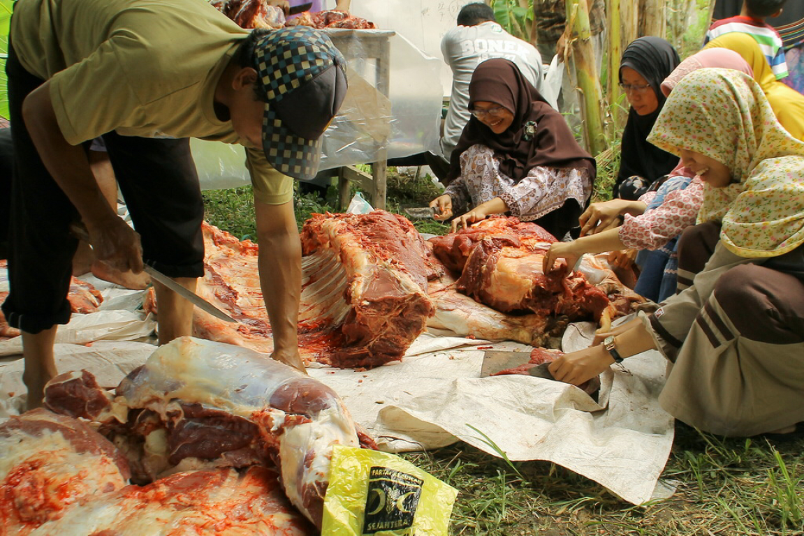 Suasana pemotongan dan pengelolaan hewan kurban, kp Tulung Kota Magelang, Senin, (12/09). Foto : Agung/PKSFoto