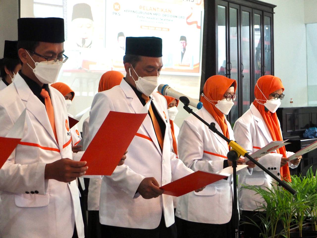 Pembacaan Teks Pelantikan Pengurus DPD yang dipandu oleh Ketua DPW PKS Jawa Timur