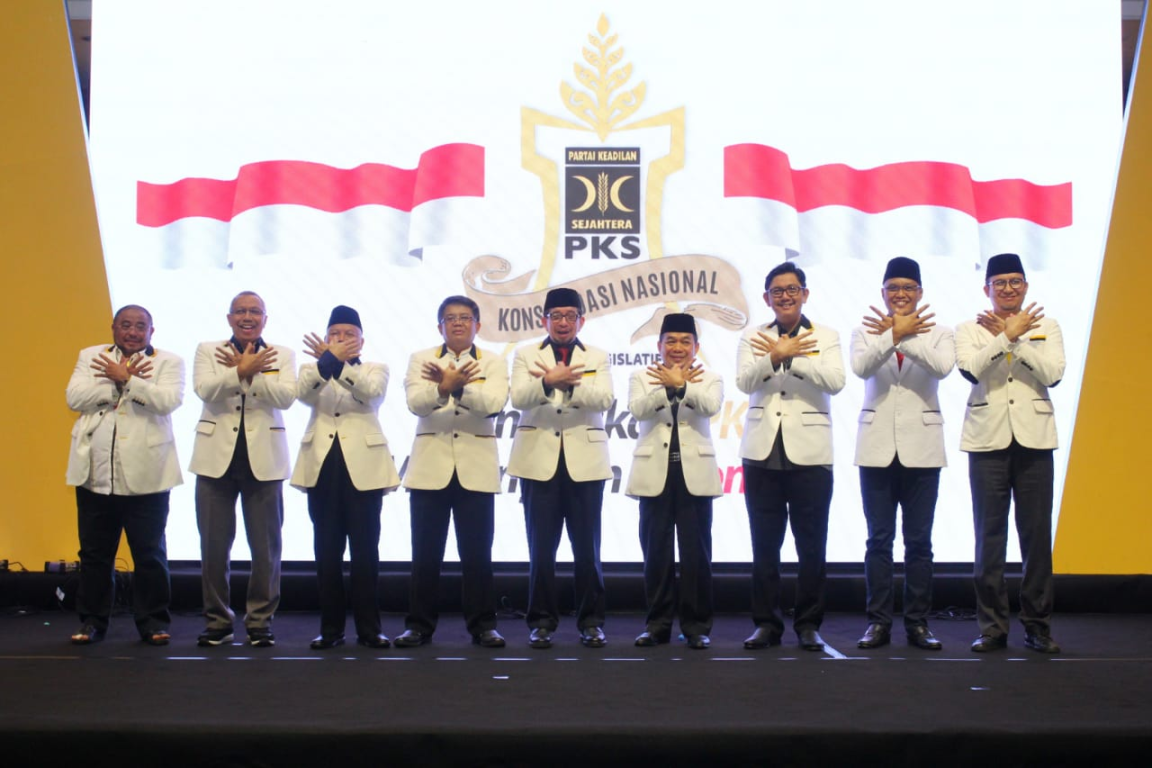 Pimpinan DPTP PKS bersama Fraksi PKS dalam Konsolidasi Nasional Aleg PKS di Hotel Grand Sahid Jaya, Jakarta, Senin-Rabu (29-31/1) (dok: Donny/PKSFoto)