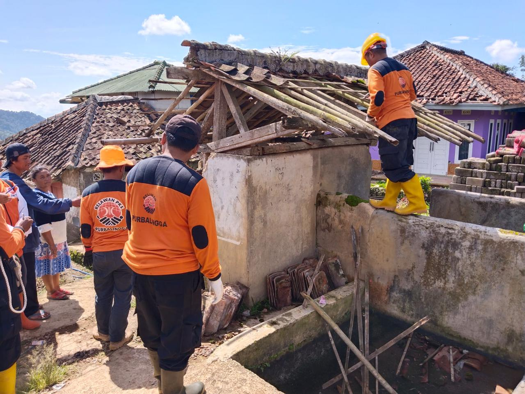 Relawan PKS Perbaiki Akses Warga Cianjur ke MCK