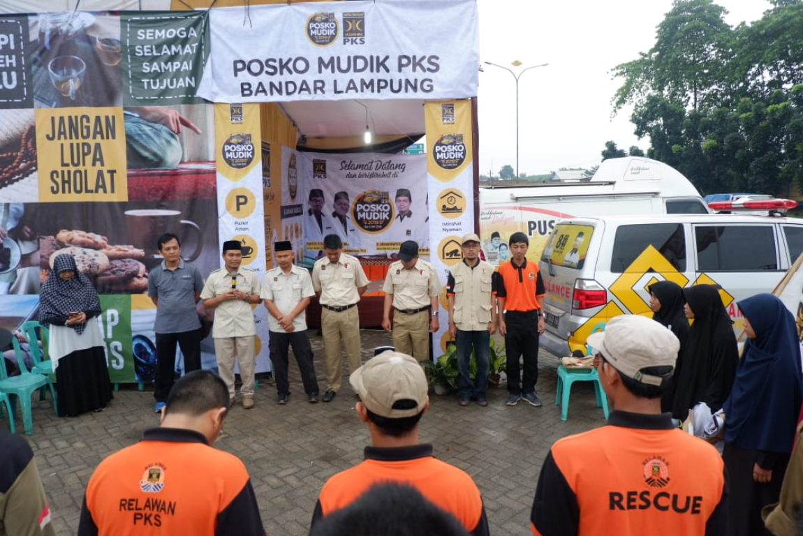 Ketua DPW PKS Lampung Mufti Salim saat apel pembukaan Posko Mudik PKS 2019 di Jalan Soekarno Hatta Bandar Lampung, Jumat (31/5) (Dok Humas PKS Lampung)