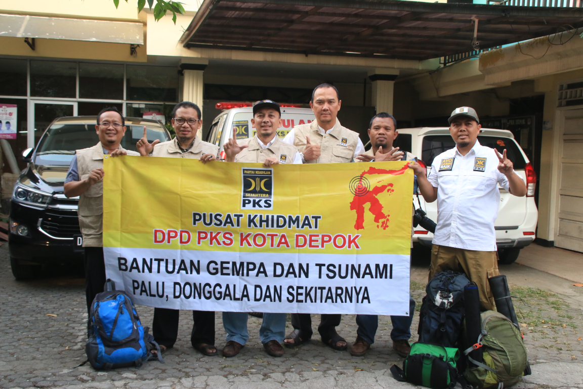 PKS Depok melakukan aksi penggalangan dana di Margonda, Depok (07/10)(dok Humas PKS Depok)