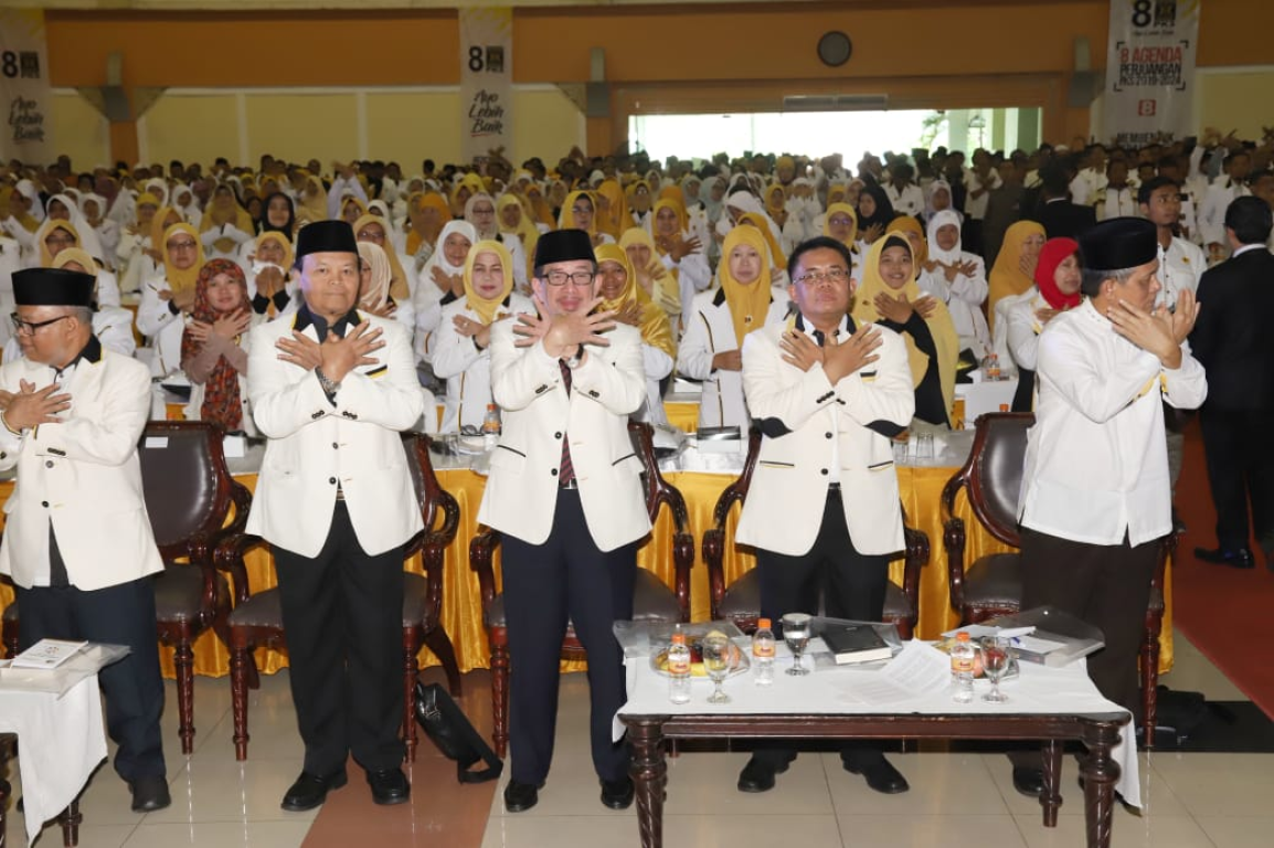 (ki-ka) KH Surahman Hidayat, Hidayat Nur Wahid, Habib Salim Segaf Al Jufri, Mohamad Sohibul Iman dan Suharna Surapranata dalam Konsolidasi Nasional PKS di Depok, Ahad (14/10) (PKSFoto)