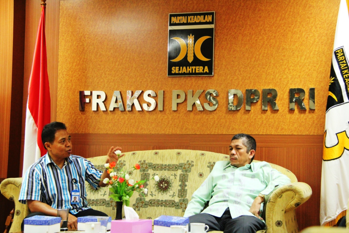 Peneliti Utama Kebijakan Pangan BPPT, Nurmahmudi Ismail (kiri), di Ruang Pimpinan FPKS, Selasa (18/10).