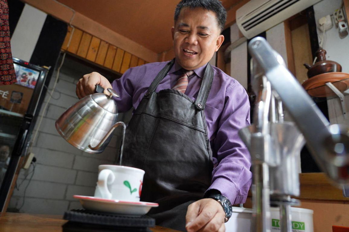 Presiden Partai Keadilan Sejahtera Mohamad Sohibul Iman saat mengunjungi cafe milik Cawagub DKI Nurmansjah Lubis, Jakarta Pusat, Selasa (28/01/2020). (Donny/PKSFoto)
