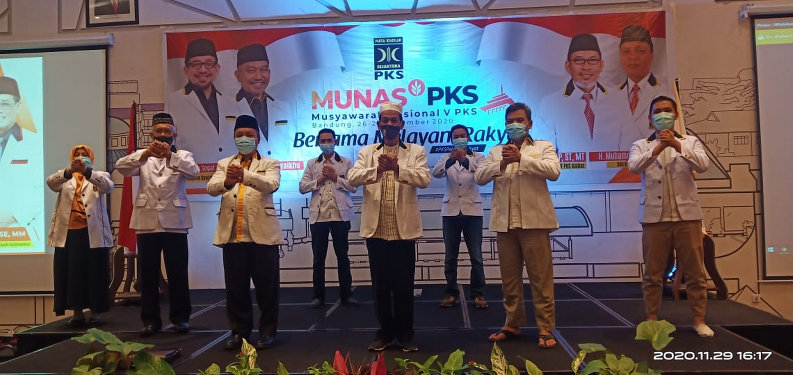 Jajaran Dewan Pengurus Wilayah PKS Kalimantan Barat mengikuti Munas V PKS secara virtual (PKSFoto Kalbar)