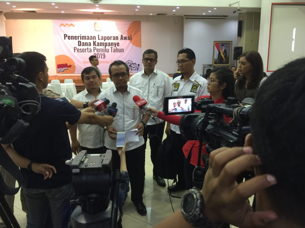 Ketua Biro Akuntansi dan Keuangan DPP PKS Unggul Wibawa usai melaporkan dana kampanye ke kantor KPU Pusat, Jakarta, Ahad (23/9) (IST)