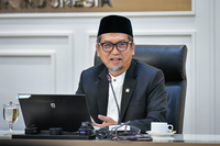 FOTO : Presiden PKS Almuzzammil Yusuf hadiri rapat Pleno Fraksi PKS DPR RI