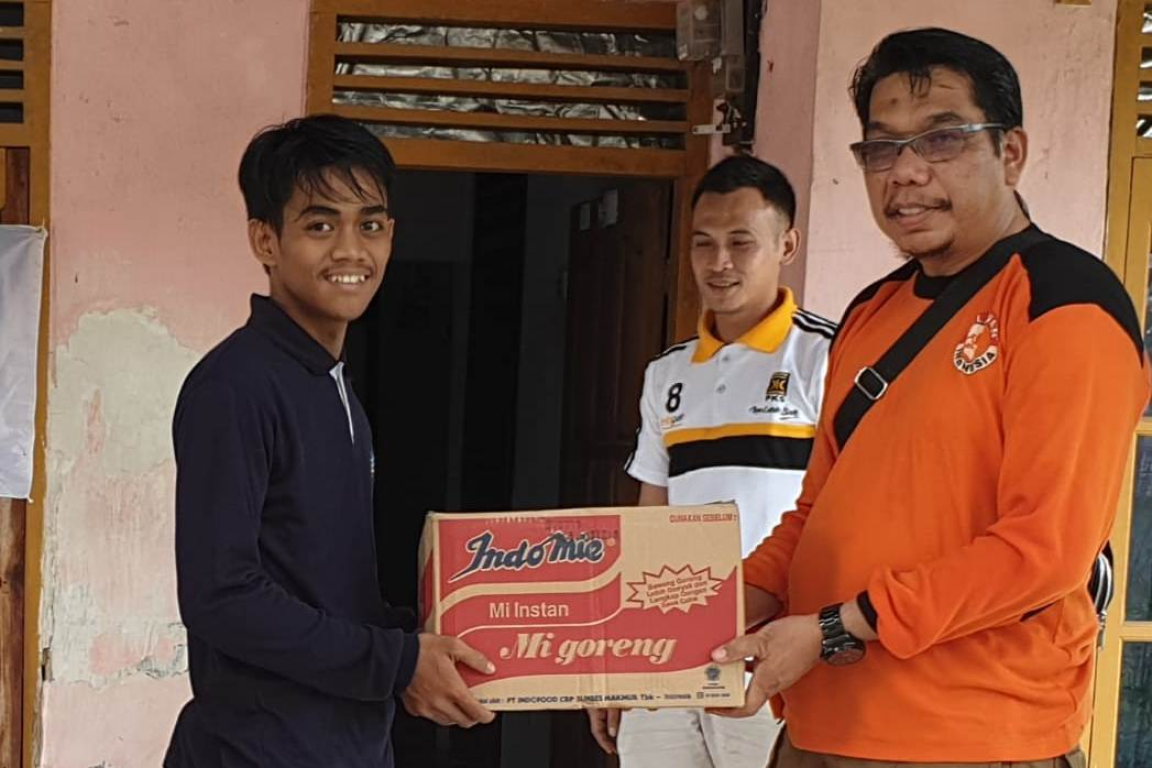 Anggota DPRD Kabupaten Tangerang, Rispanel Arya turut menjadi Relawan bencana tsunami yang melanda sebagian wilayah Banten beberapa waktu lalu (dok Humas PKS Kab Tangerang)