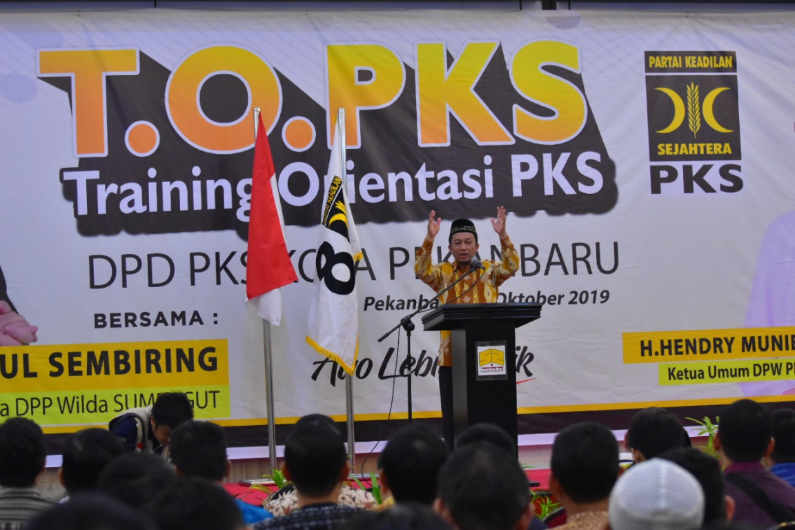 Ketua DPP Wilda Sumbagut PKS Tifatul Sembiring hadir mengisi acara Training Orientasi untuk 600 kader baru PKS di Pekanbaru Ahad (13/10/2019) di Pekanbaru (dok PKS Riau)