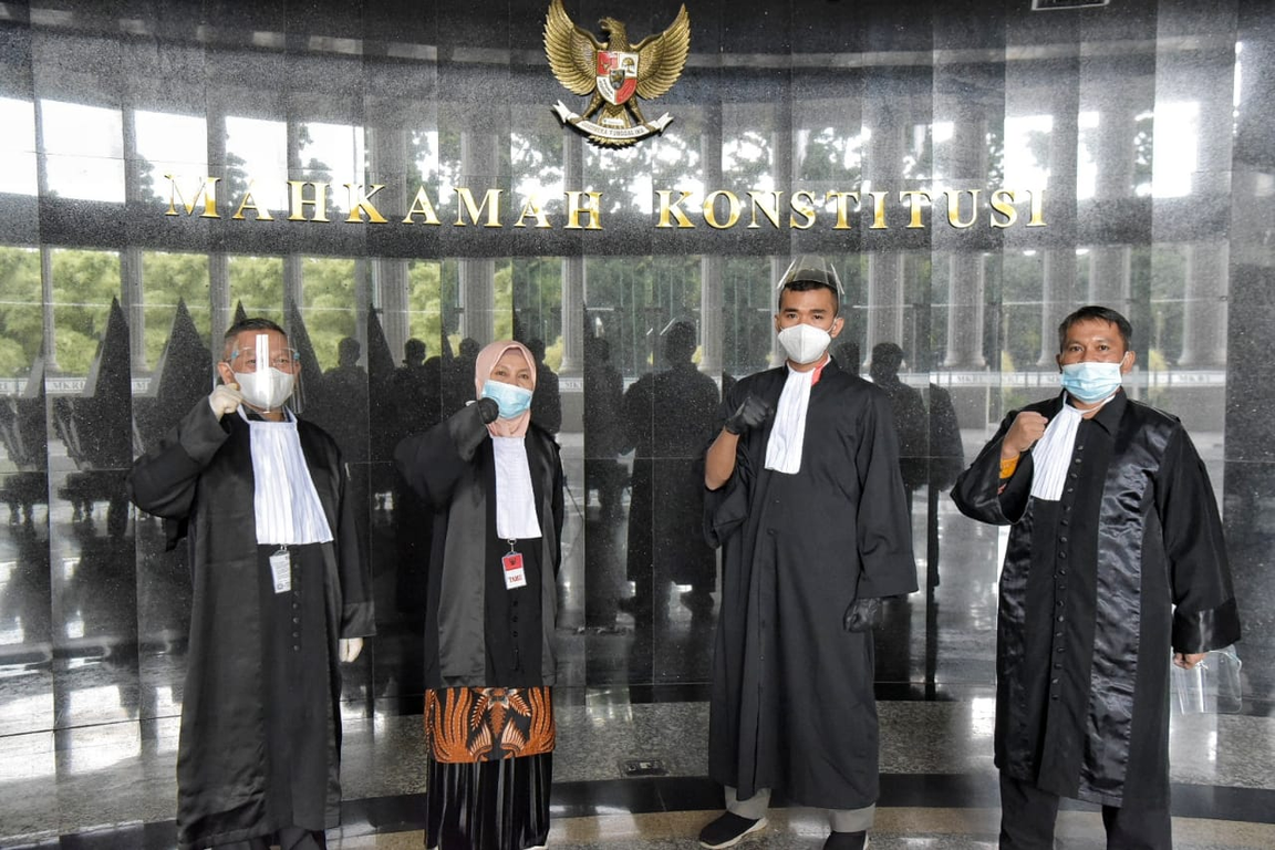 Tim Kuasa Hukum Mahyeldi Ansharullah - Audy Joinaldy saat menghadiri sidang sengketa Pilkada Sumbar, Selasa (26/01/2021). (Donny/PKSFoto)