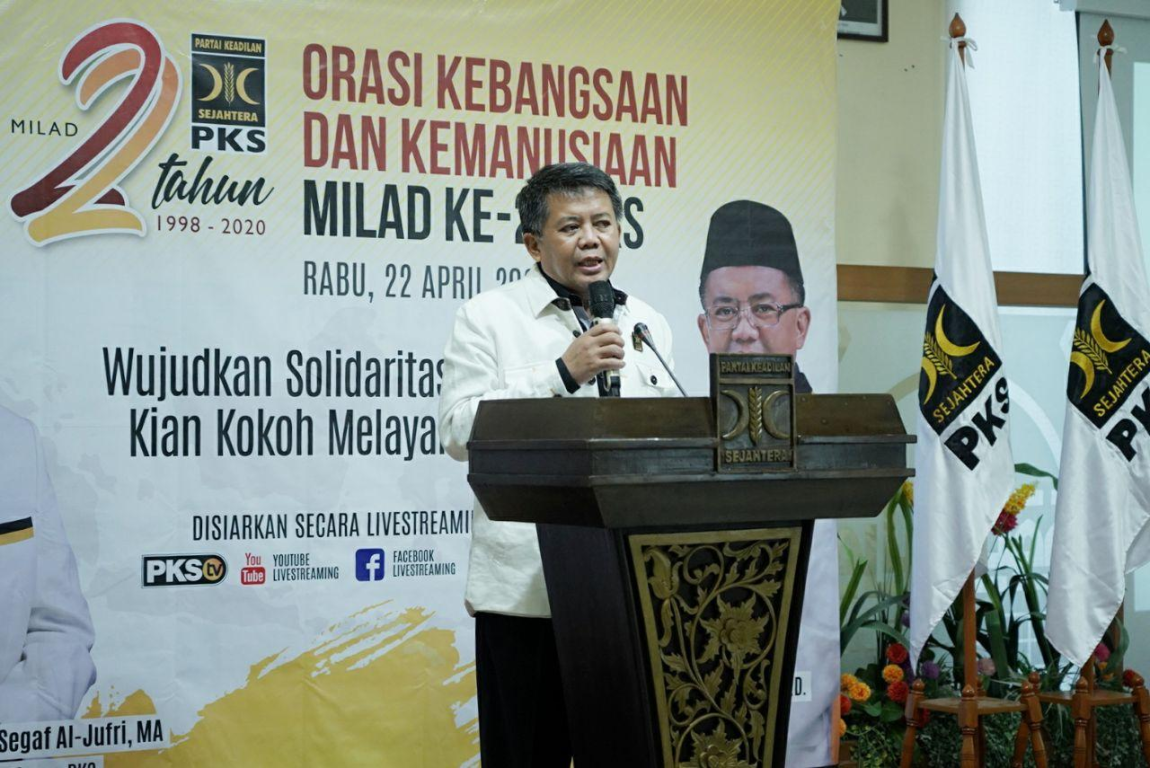 Presiden Partai Keadilan Sejahtera Mohamad Sohibul Iman saat memberikan Orasi Kebangsaan dan Kemanusiaan dalam Milad PKS ke-22, Rabu (22/04/2020). (Donny/PKSFoto)
