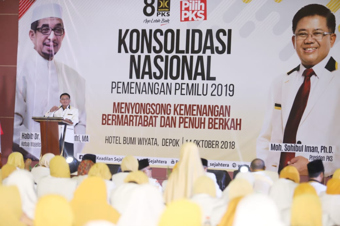 Presiden PKS Mohamad Sohibul Iman memberikan arahan kepada ribuan Caleg DPR RI PKS dan Struktur Pemenangan Pemilu 2019 di Hotel Bumi Wiyata, Depok, Jawa Barat, Ahad (14/10) (PKSFoto)
