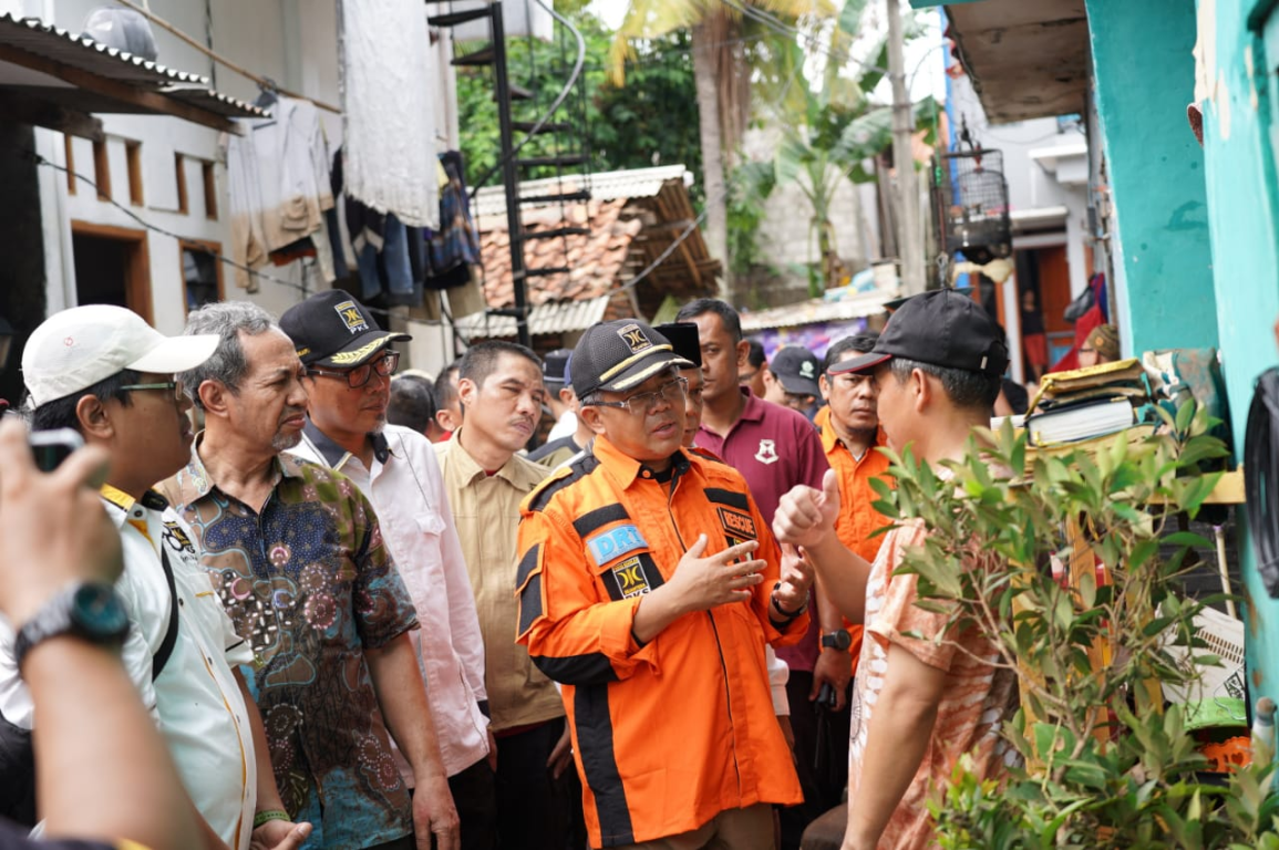 Presiden Partai Keadilan Sejahtera Mohamad Sohibul Iman serap aspirasi warga Cipinang Melayu, Jumat (03/01/2020). (Donny/PKSFoto)