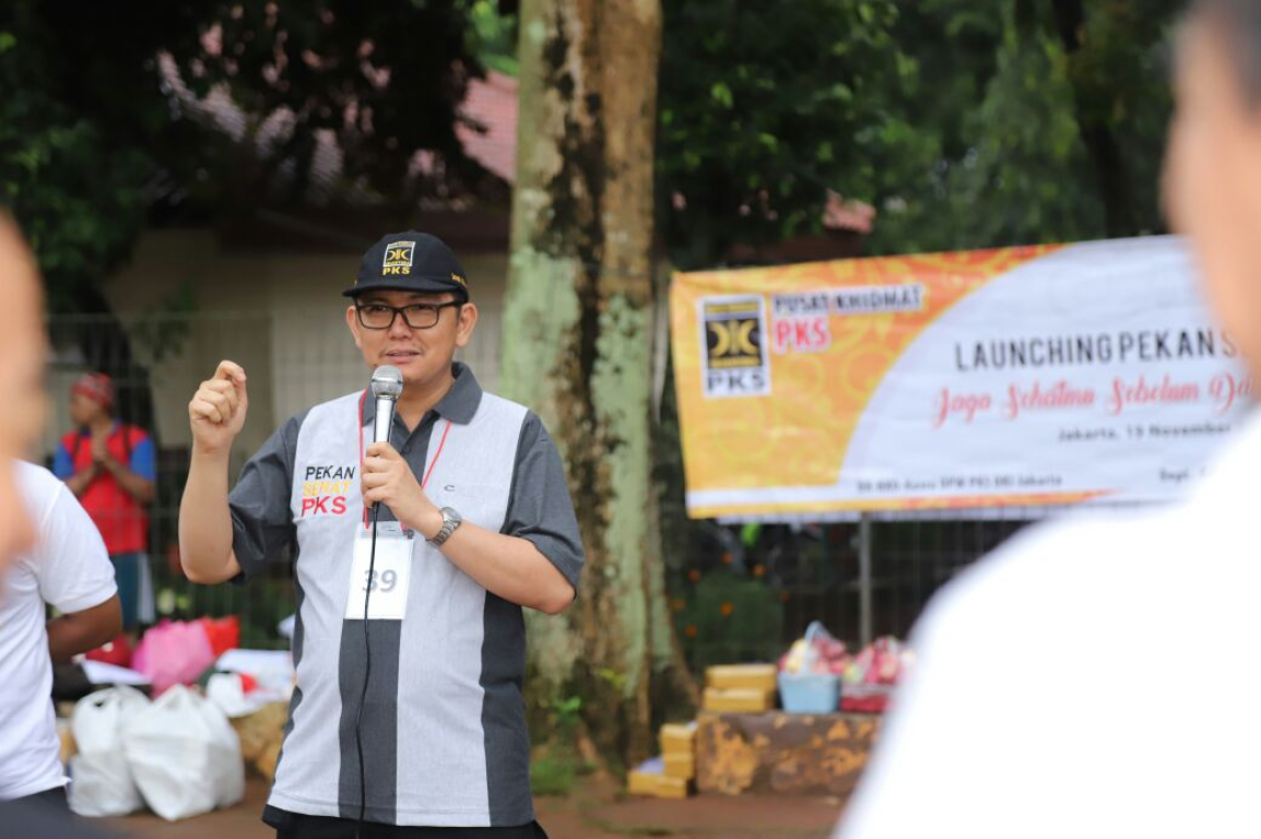 Sekretaris Jenderal DPP PKS Mustafa Kamal memberikan arahan dalam peluncuran Pekan Sehat dan Hari Kebugaran di GOR Ragunan, Jakarta, Ahad (19/11). (Asky/PKS Foto)