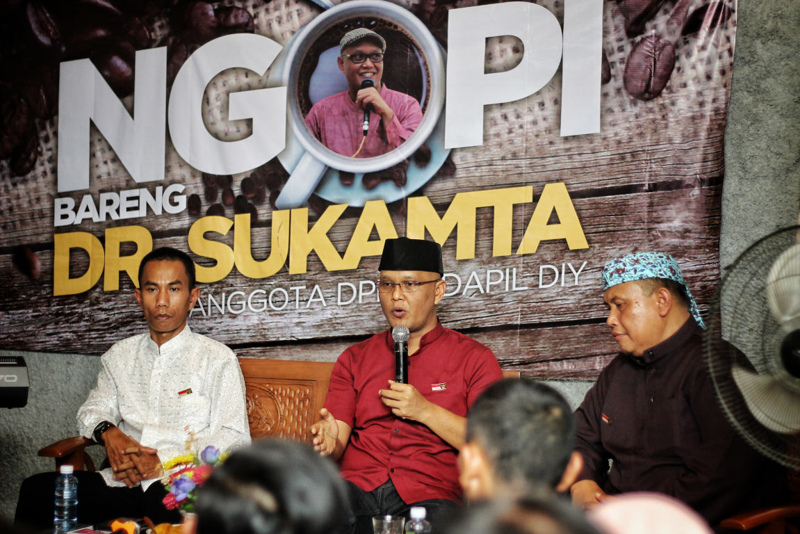 Anggota DPR RI Dapil Daerah Istimewa Yogyakarta (DIY) Sukamta bersama dengan Jazir Asp dan  Rudi Firmansyah