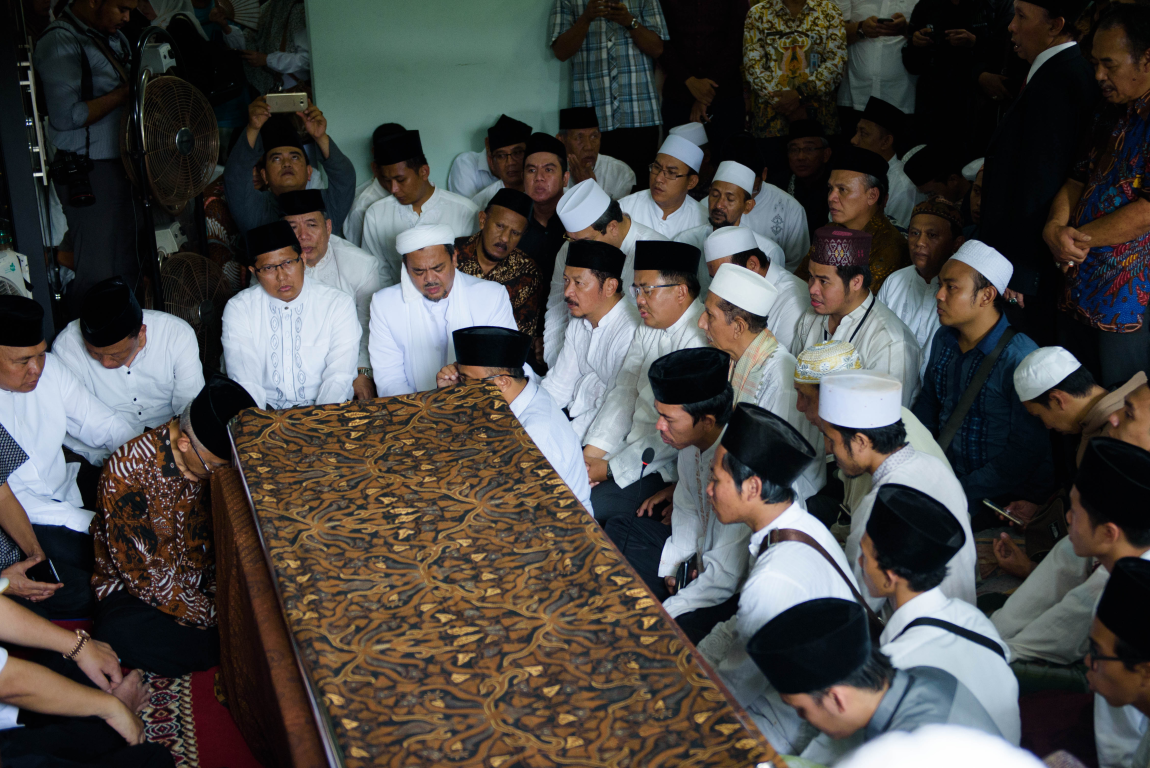 Presiden PKS menghadiri upacara pemakaman KH Hasyim Muzadi