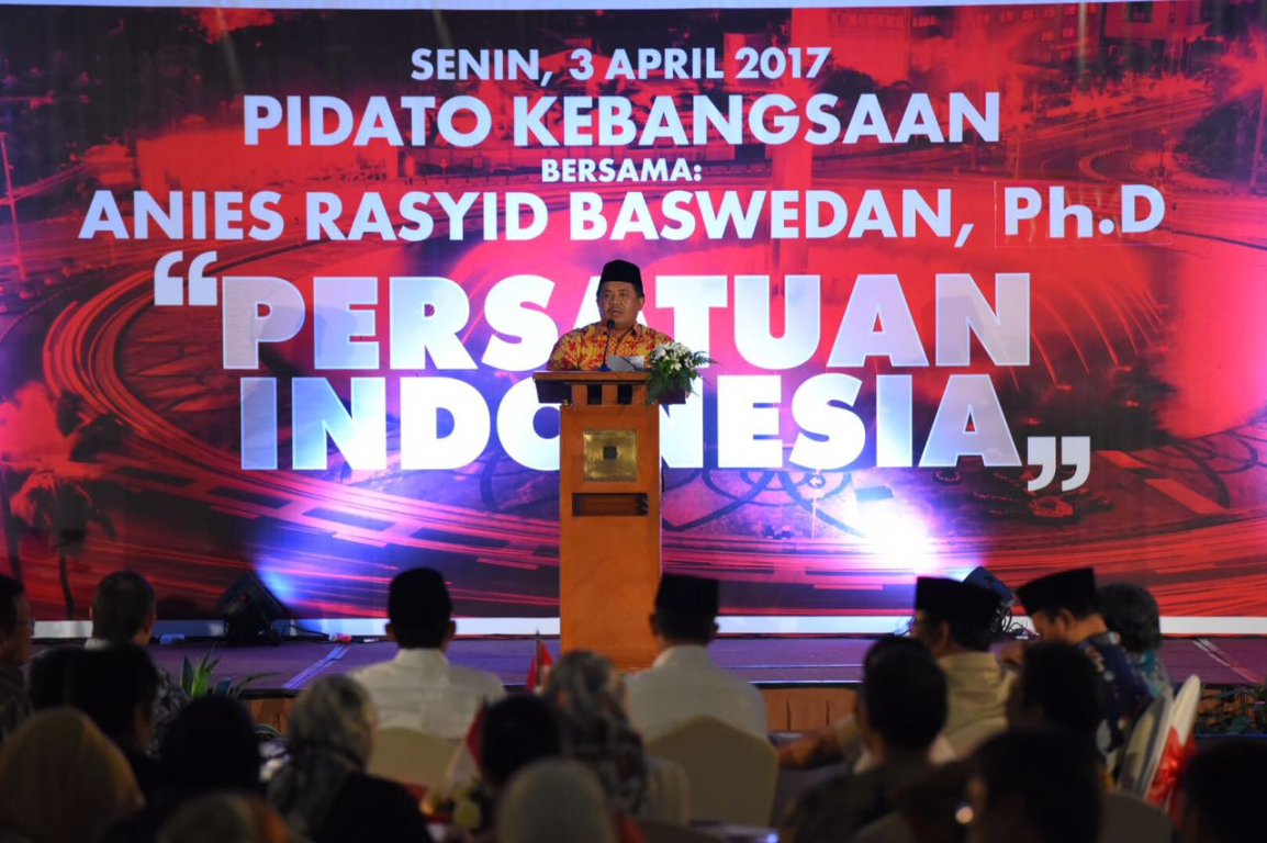 Presiden Partai Keadilan Sejahtera (PKS) Mohamad Sohibul Iman menyampaikan pidato Dialog Kebangsaan di Jakarta, Senin (3/4/2017)