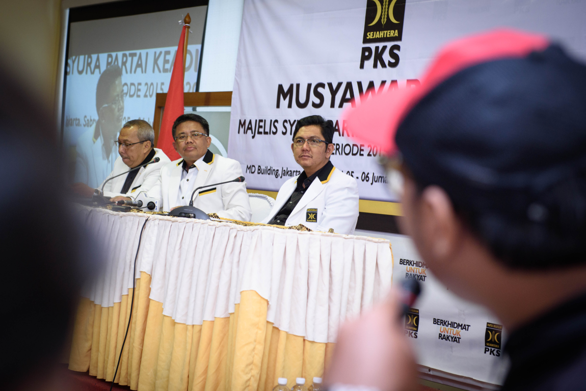 Presiden Partai Keadilan Sejahtera (PKS) Mohamad Sohibul Iman dalam konferensi pers Musyawarah Majelis Syura di kantor DPP PKS, Ahad (5/3) (Hilal/PKS Foto)