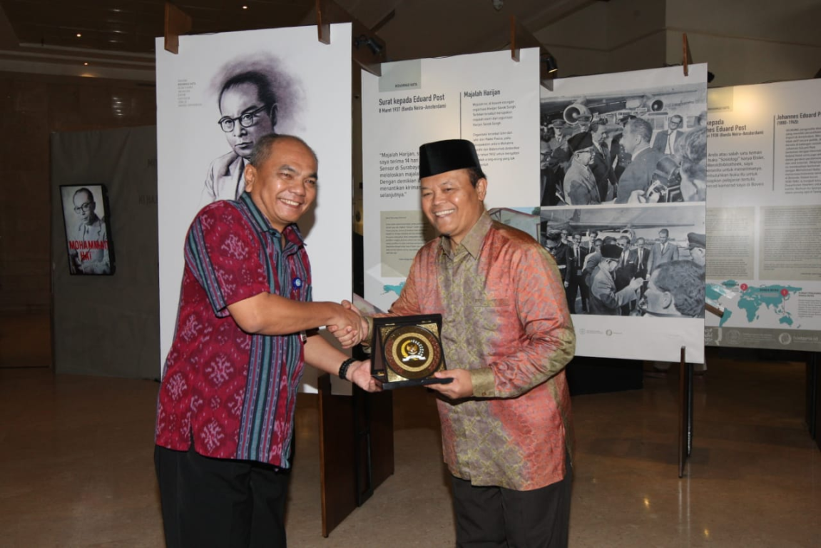 Wakil Ketua Majelis Syura PKS, Hidayat Nur Wahid bersama Kepala Museum Nasional, Siswanto, Rabu (13/11)