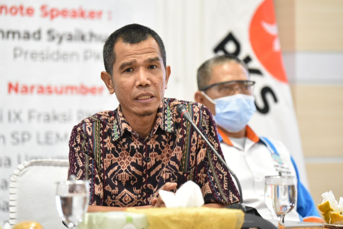 Vice Presiden FSPMI & SPSI Iswan Abdullah hadir sebagai salah satu narasumber dalam diskusi bertajuk Catatan Akhir Tahun  Ketenagakerjaan PKS Bersama Buruh, yang digelar di aula DPTP PKS di Jakarta (Donny/PKSFoto)