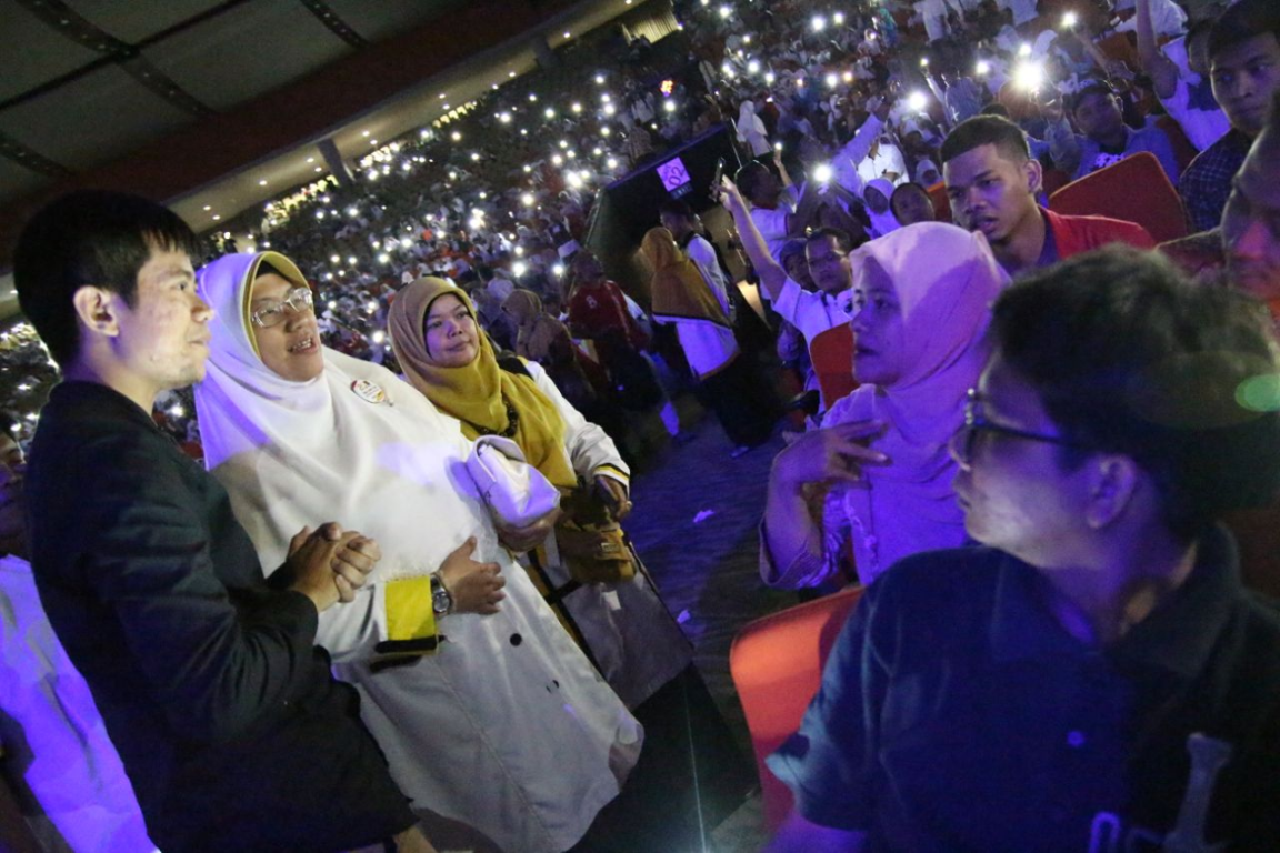 Aleg DPR RI Komisi X F-PKS, Ledia Hanifa saat bertemu dengan penyandang disabilitas dari Komunitas Gerakan untuk Kesejahteraan Tunarungu Indonesia (Gerkatin). Foto : Deajeng Hanifah/PKSFoto