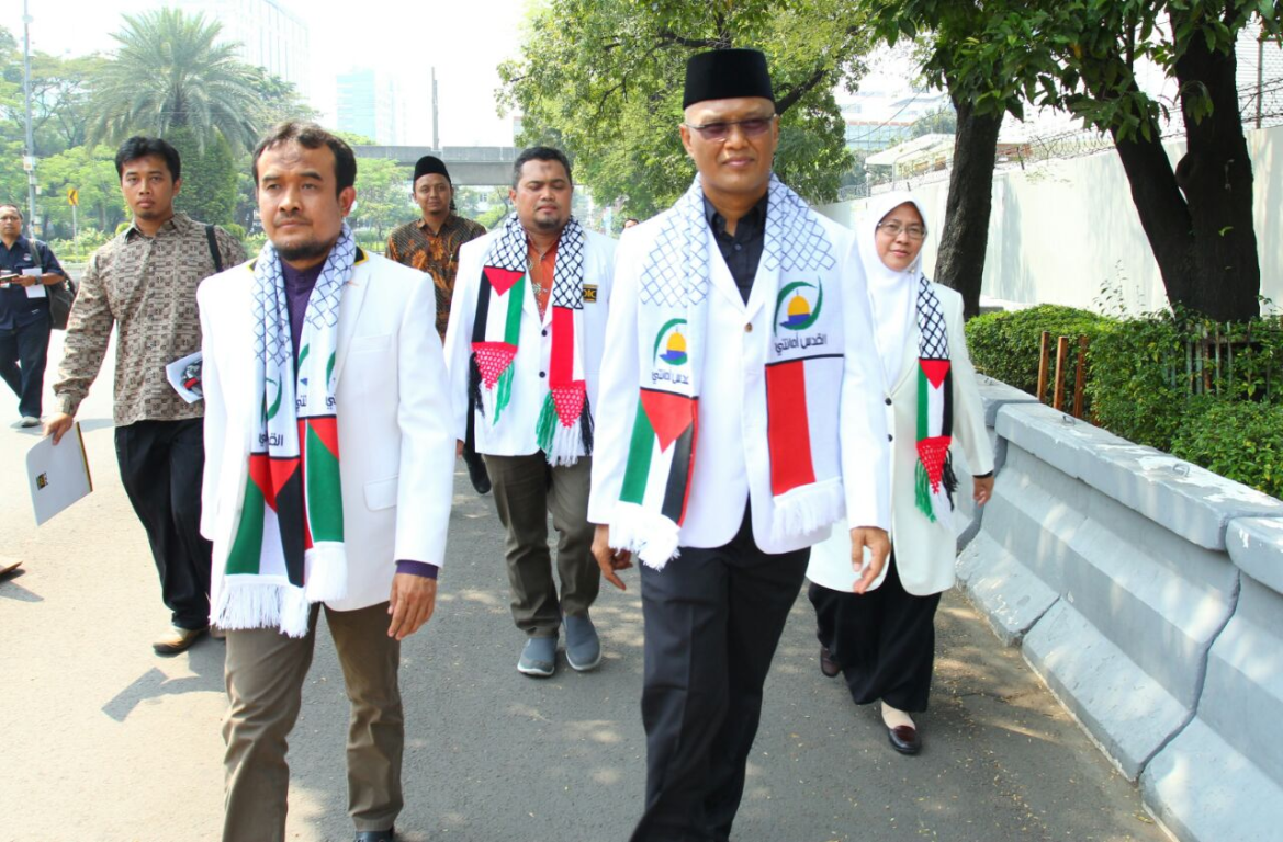 Ketua BPPLN DPP PKS Sukamta, Ketua Kaukus Parlemen Untuk Al-Aqsa Rofi Munawwar dan Ketua Bidang Humas DPP PKS Ledia Hanifa menyampaikan surat protes DPP PKS ke Kedubes AS di Jakarta, Rabu (9/5) (Donny Abuy/PKSFoto)