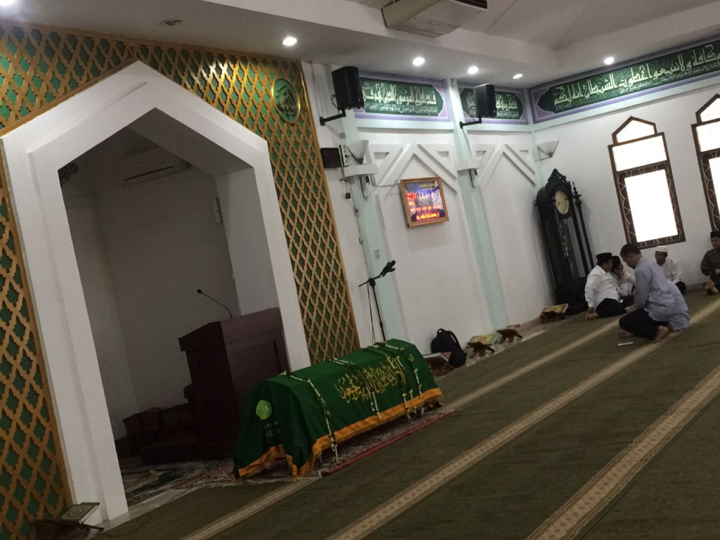 Jenazah Almarhum Taufik Ridlo disemayamkan di Masjid Al-Amin, Kompleks DPR Kalibata, Jakarta Selatan, Senin (6/2/2017)