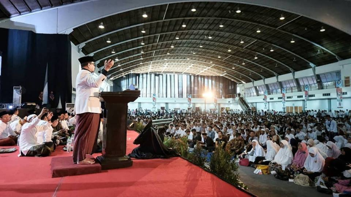 Ketua Majelis Syuro PKS Habib Salim Segaf Al Jufri di hadapan ribuan kader dan simpatisan PKS dalam Halalbihalal PKS Jatim di Surabaya, Sabtu (23/6) (dok Humas PKS Jatim)