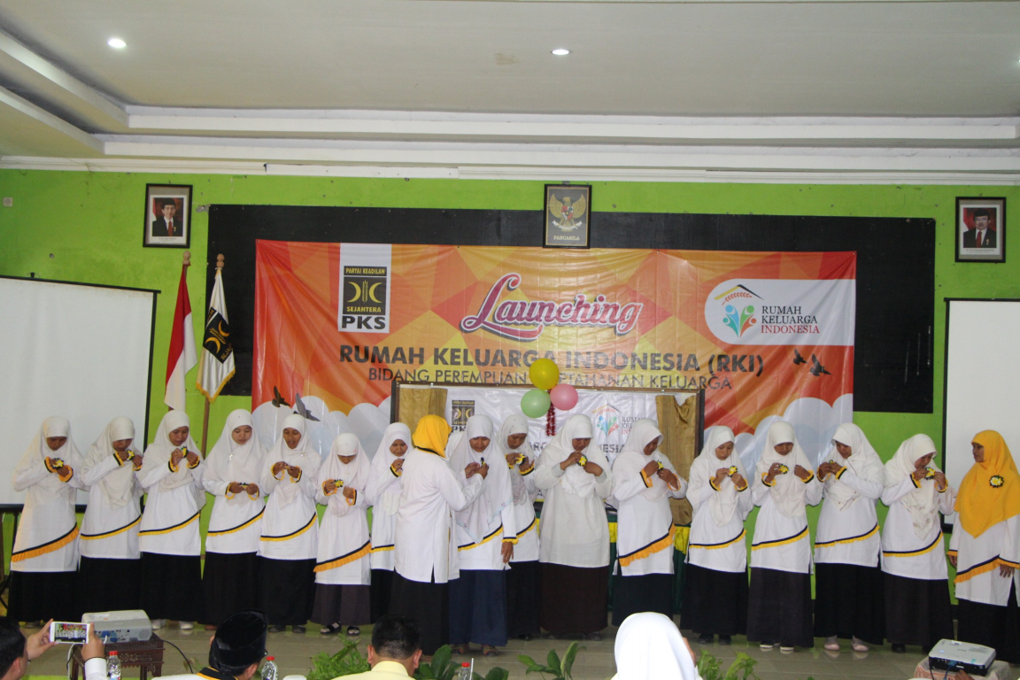 Peserta peluncuran Rumah Keluarga Indonesia (RKI) PKS Blora