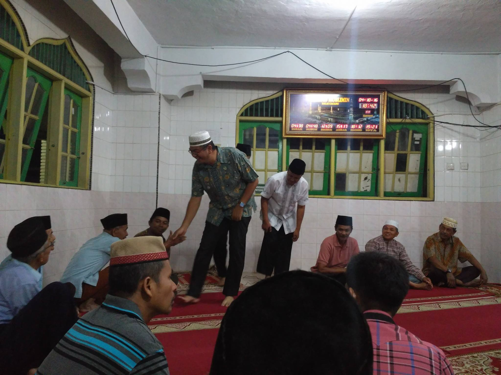 Riza Falepi Mengunjungi Korban Kebakaran