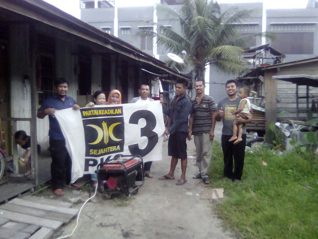 PKS Palangkaraya membantu warga dengan genset keliling beberapa waktu lalu (ilustrasi)