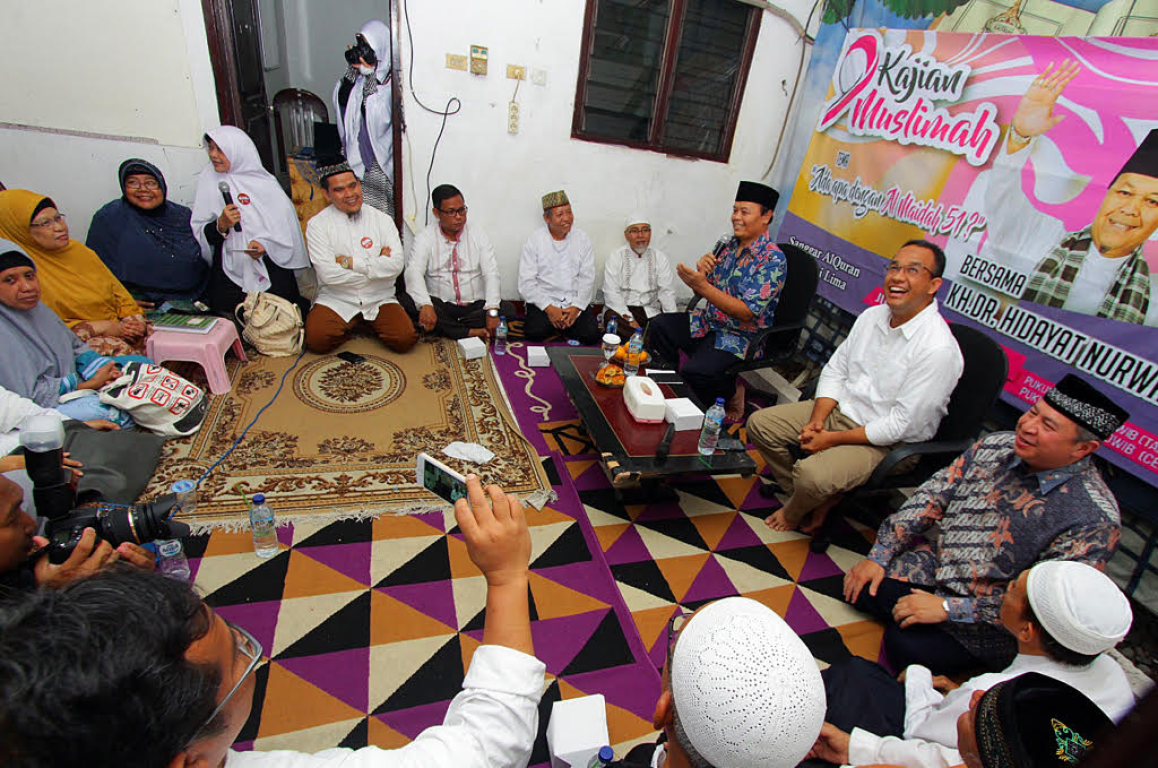 Wakil Ketua MPR Hidayat Nur Wahid bersama calon gubernur DKI Anies Baswedan. (Ilustrasi)
