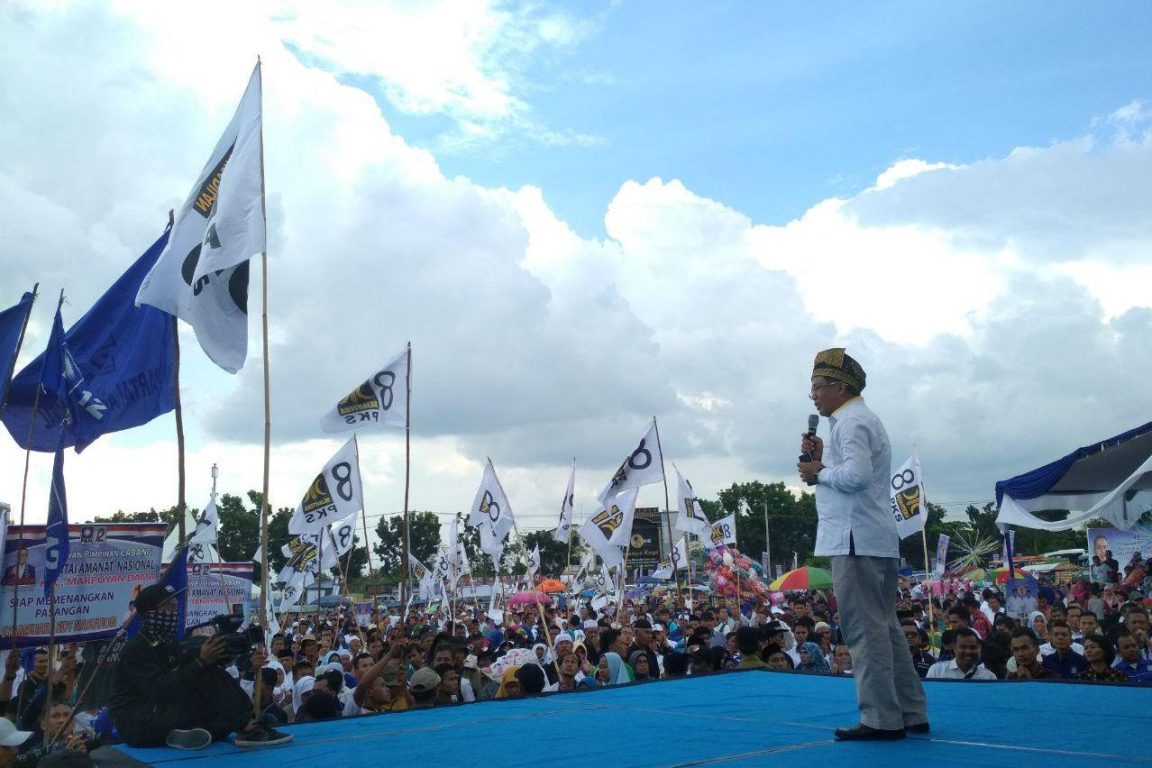 Presiden PKS Mohamad Sohibul Iman saat berorasi dalam Kampanye Akbar Cagub-Cawagub Riau Syamsuar-Edy Nasution di Pekanbaru, Kamis (21/6) (dok Humas PKS Riau)