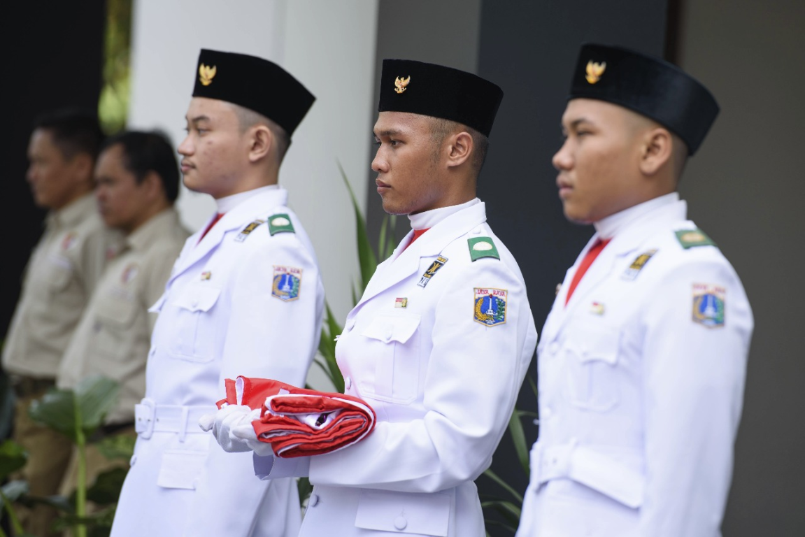 Paskibra siap mengibarkan bendera di upacara Kemerdekaan di halaman gedung DPP PKS, Kamis (17/8/2017). Dok: M. Hilal/ PKS Foto