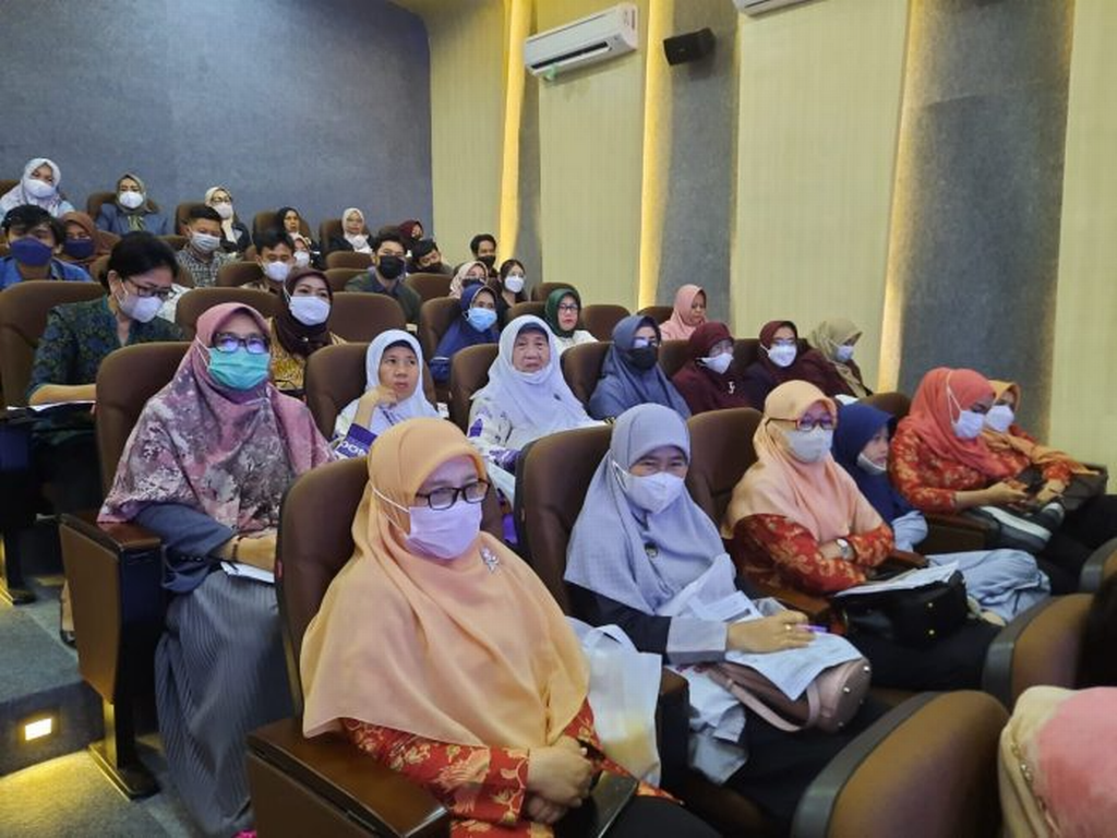 Seminar cegah stunting untuk awam yang dihadiri Legislator PKS Yuni Karnelis
