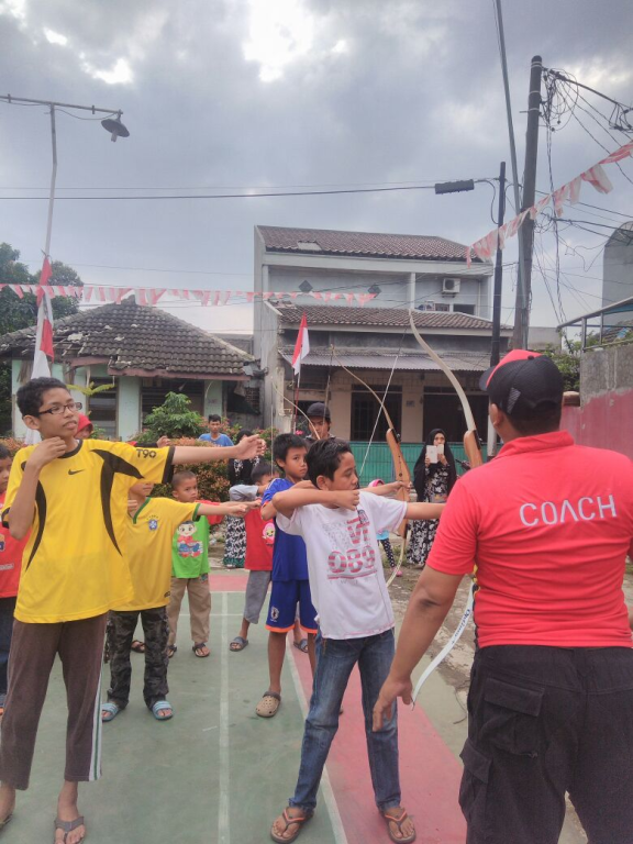 Anak-anak Kader PKS Kelapa Dua ikuti Latihan Memanah