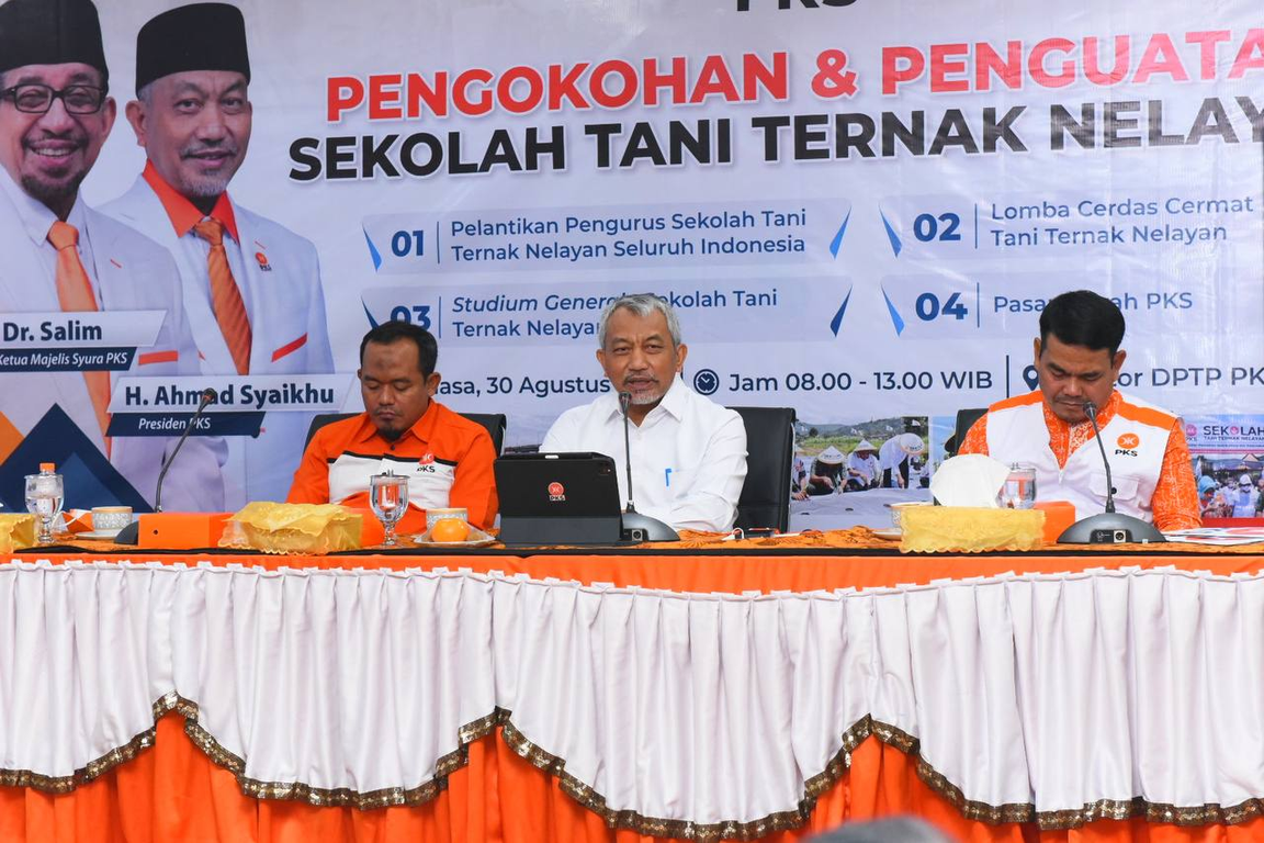 Bidang Tani dan Nelayan Adakan Pengokohan dan Penguatan Sekolah Tani Ternak Nelayan (ST2N). (PKSFoto/M. Hilal)