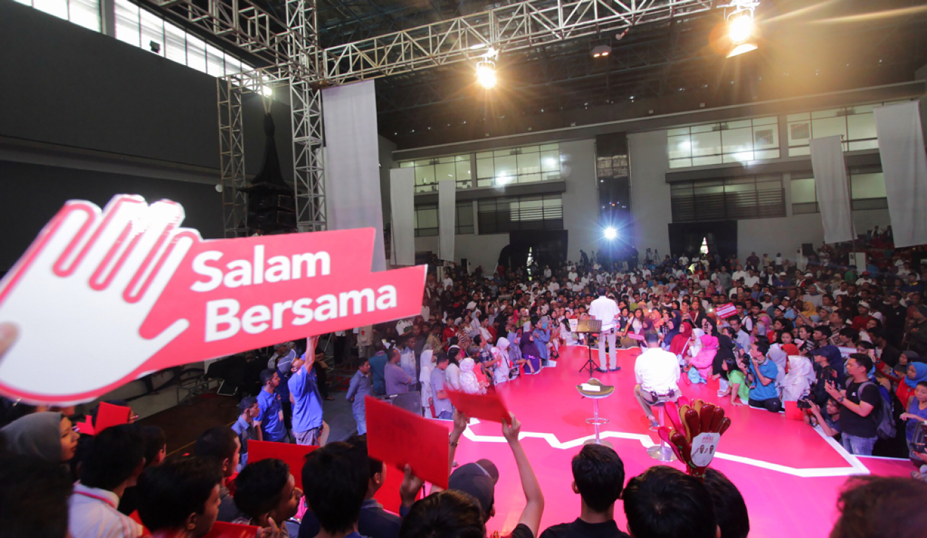 Kampanye calon Gubernur Anies Baswedan dan calon wakil Gubernur Sandiaga Uno di GOR Cempaka Putih