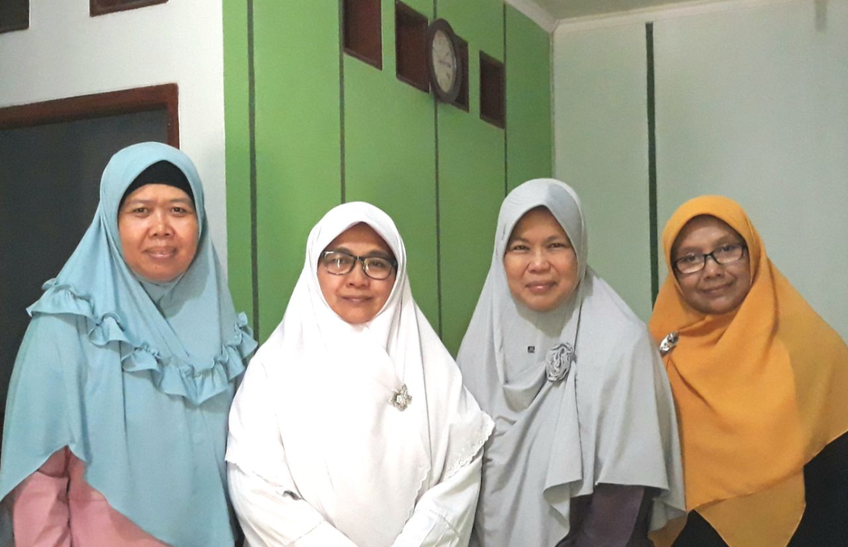 Ketua Bidang Perempuan dan Ketahanan Keluarga (BPKK) DPP PKS, Wirianingsih bersilaturahim dengan keluarga Alm Ustadz Madani, salah satu tokoh senior PKS