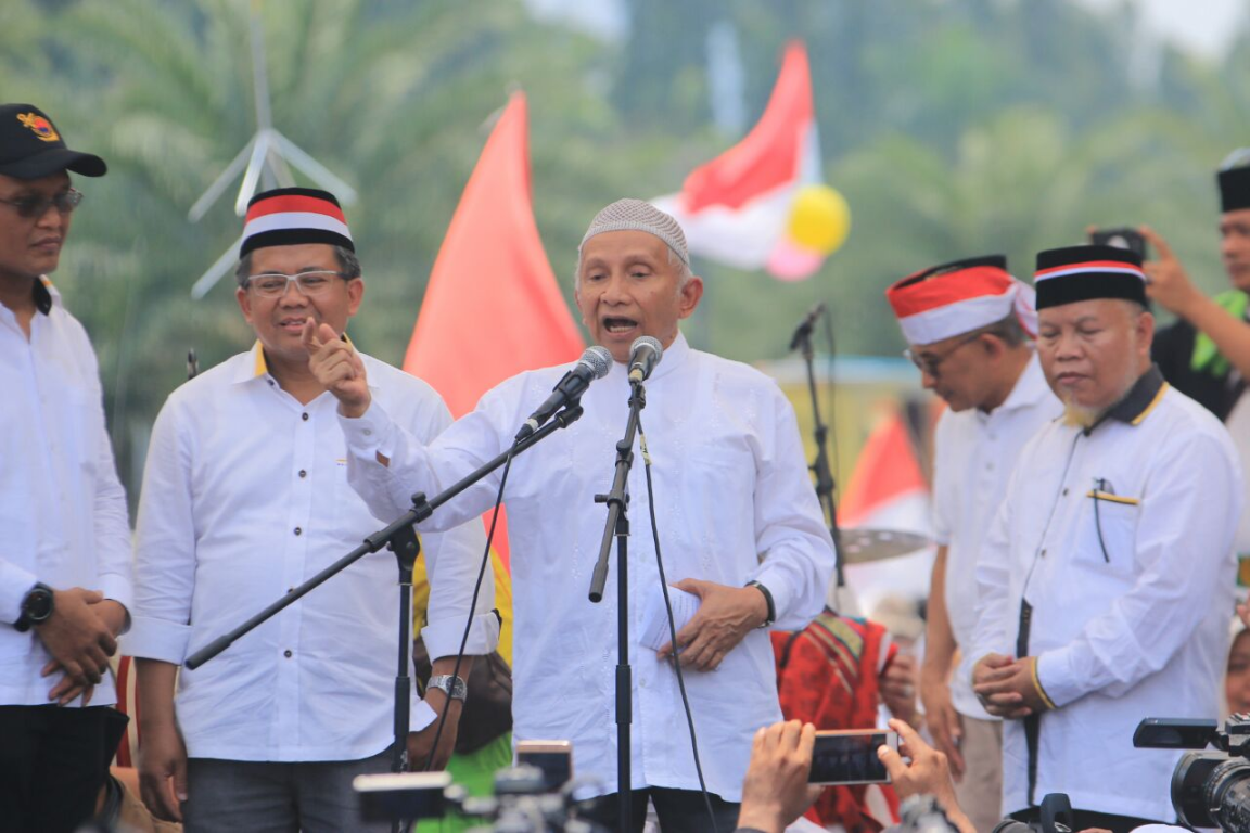 Mantan ketua MPR RI Amien Rais turut menyuarakan aspirasi dalam Aksi Bela Rohingya, Sabtu (16/9). (PKS Foto)