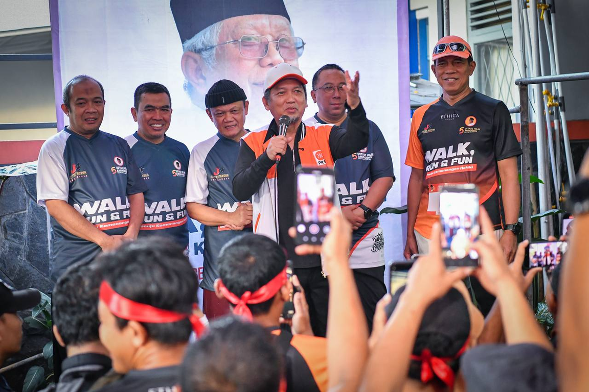 Presiden PKS Almuzzammil Yusuf dalam kegiatan Walk, Run dan Fun Menuju Kemenangan Hakiki dalam rangka memperingati Haul ke-5 KH Hilmi Aminuddin, (Donny/PKSFoto)