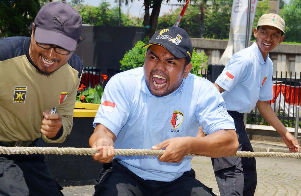 Aksi tarik tambang hari Kemerdekaan Agustus lalu. (ilustrasi)