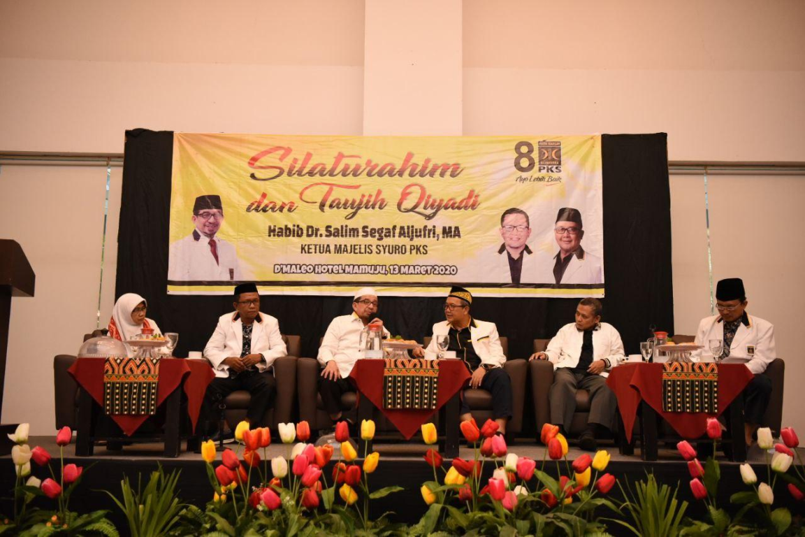 Ketua Majelis Syuro Partai Keadilan Sejahtera Habib Salim Segaf Al Jufri saat menyampaikan taujih di agenda Silaturahim Kader PKS Sulawesi Barat, Mamuju, Jumat (13/03/2020). (PKSFoto/Hamid)