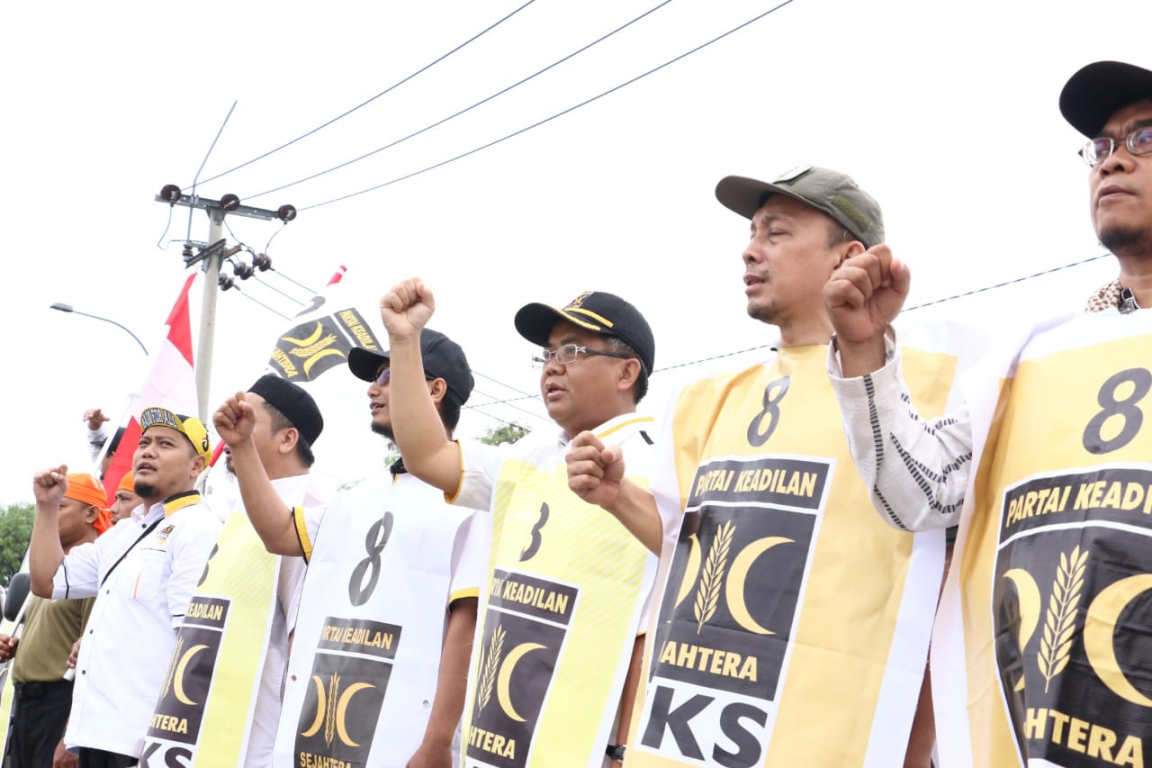 Presiden PKS Mohamad Sohibul Iman terlihat mengikuti acara sosialisasi PKS dalam Pemilu 2019 di kota Depok, Ahad (27/1) (PKSFoto)