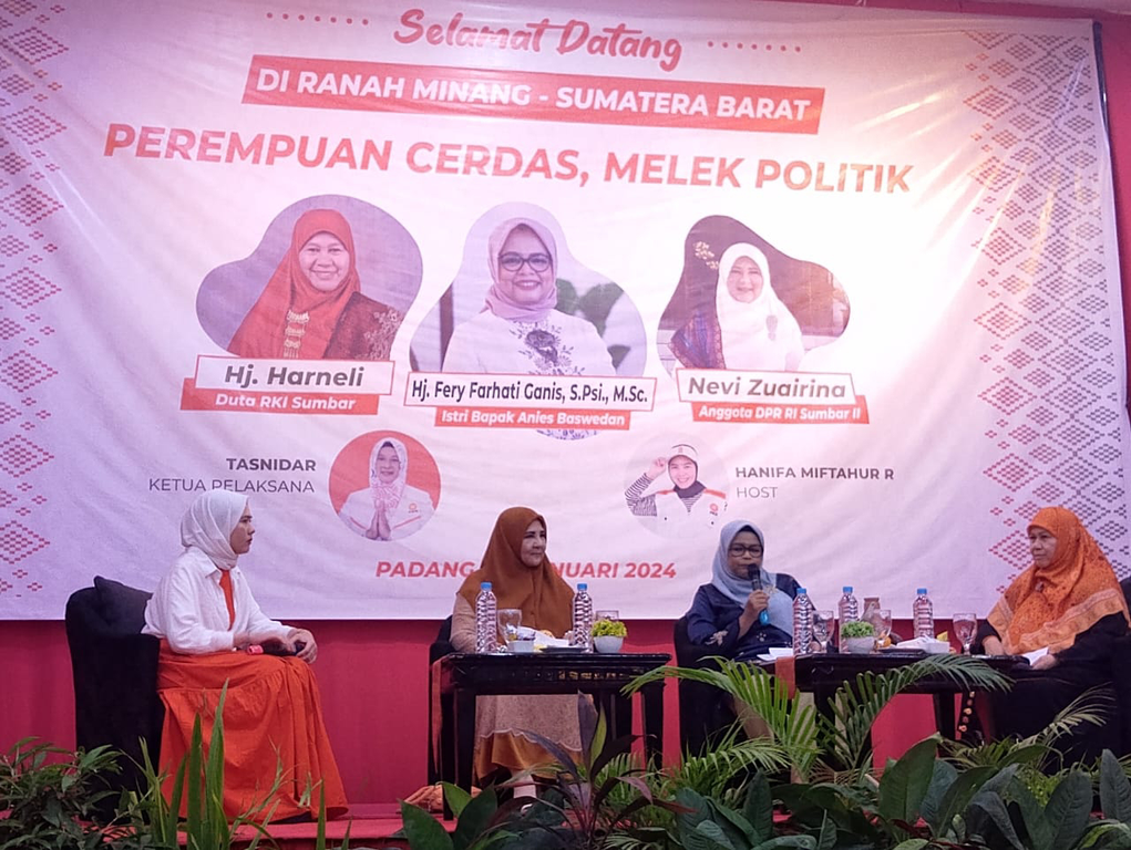 Talkshow Perempuan Cerdas Melek Politik yang diadakan PKS Sumatera Barat.