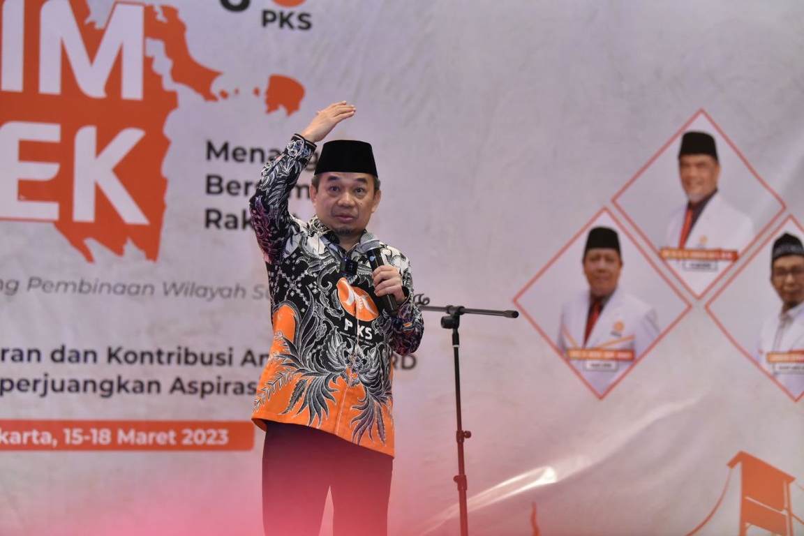 Ketua Fraksi PKS DPR RI Jazuli Juwaini memberikan arahan pada hari terakhir Bimbingan Teknis BPW PKS Sumbagsel (Fathur/PKSFoto)